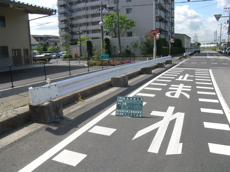 駐車場でライン引きする埼玉の株式会社サンエイ企画は地域の皆様から評判です